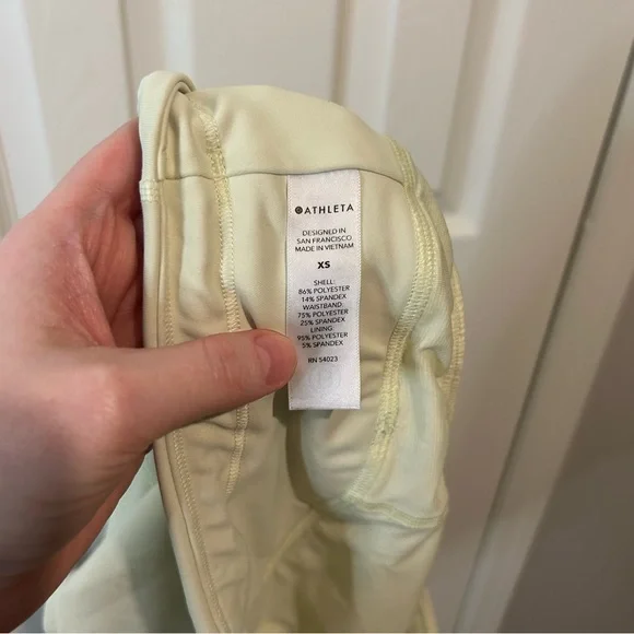 Athleta Run With It 4.5” Short in Tequila Green - Size XS - Picture 8 of 10